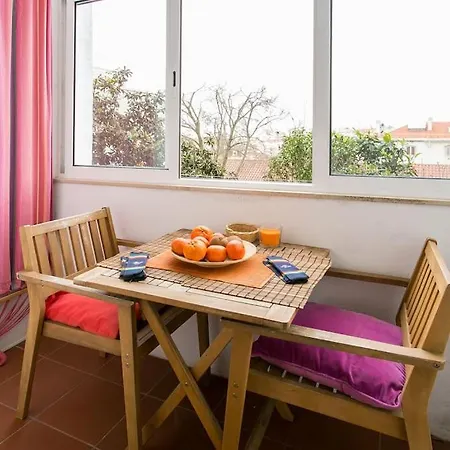 Апартаменты Principe Real Cool And Artistic 3 Bedrooms Flat! Лиссабон