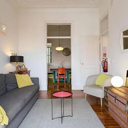 Principe Real Cool And Artistic 3 Bedrooms Flat!