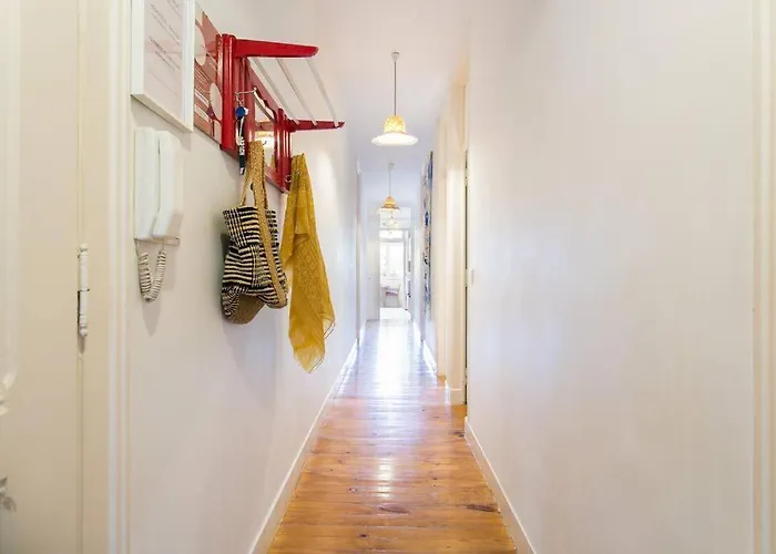 Апартаменты Principe Real Cool And Artistic 3 Bedrooms Flat! Лиссабон