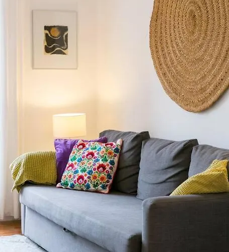 Principe Real Cool And Artistic 3 Bedrooms Flat! * Лиссабон