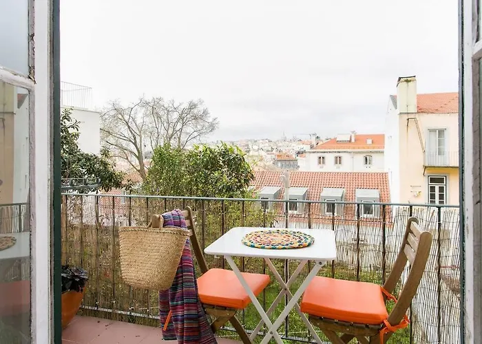 Principe Real Cool And Artistic 3 Bedrooms Flat!