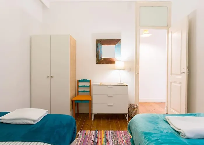 Апартаменты Principe Real Cool And Artistic 3 Bedrooms Flat! Лиссабон